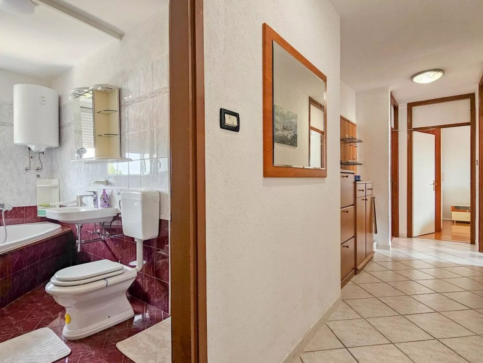 Wohnung im Zentrum mit einem Balkon-Drinnen