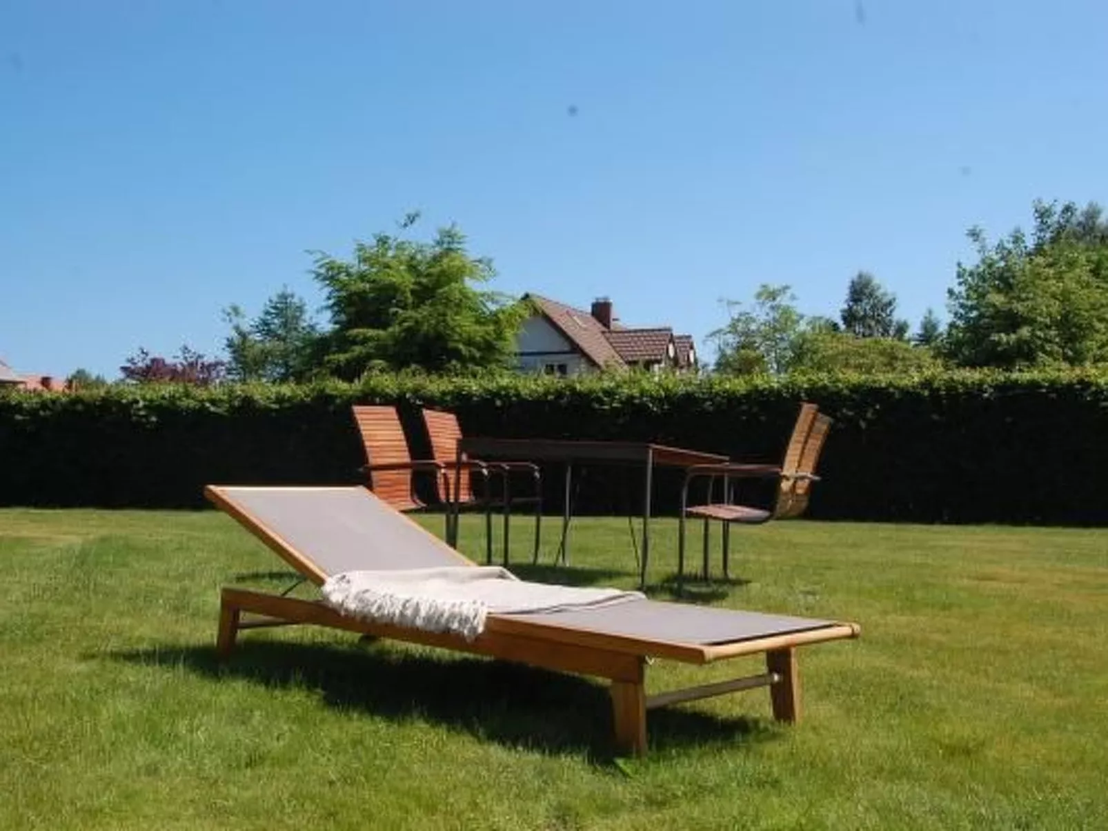 Mit Schwimmbad-Outside