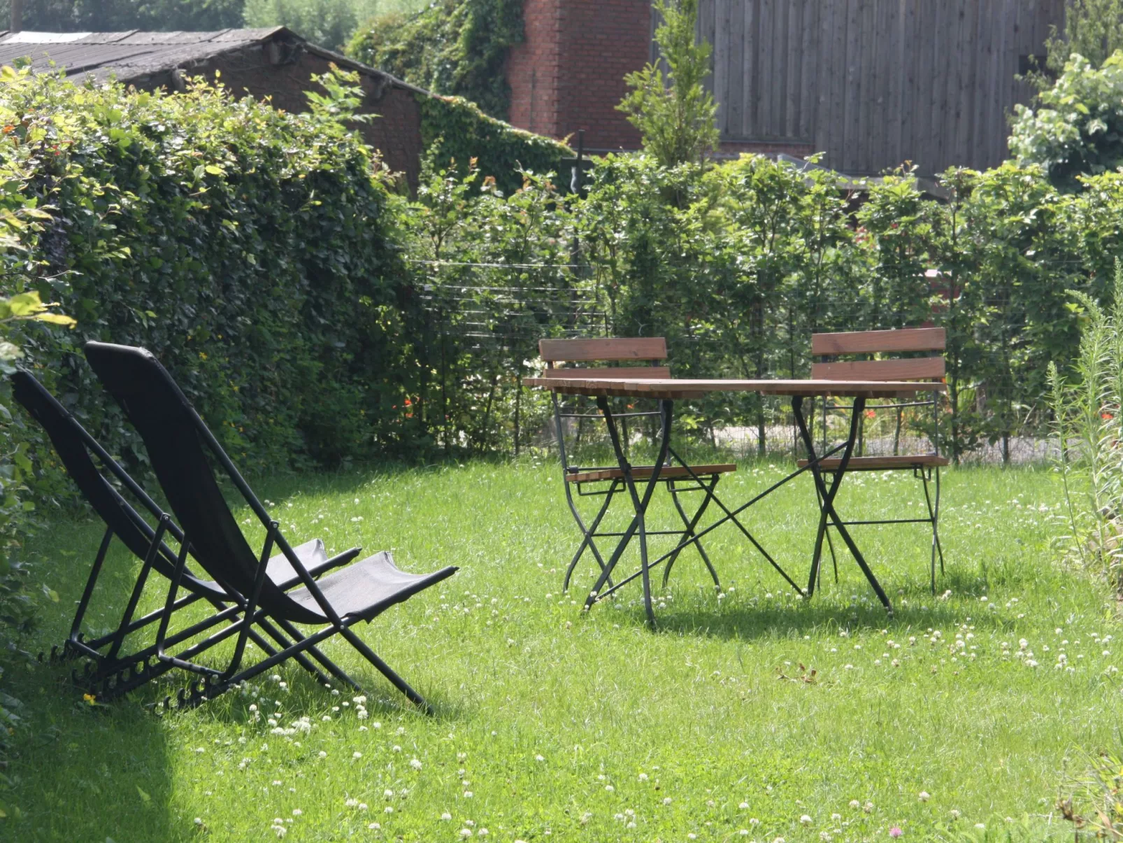 Vue au Jardin-Outside