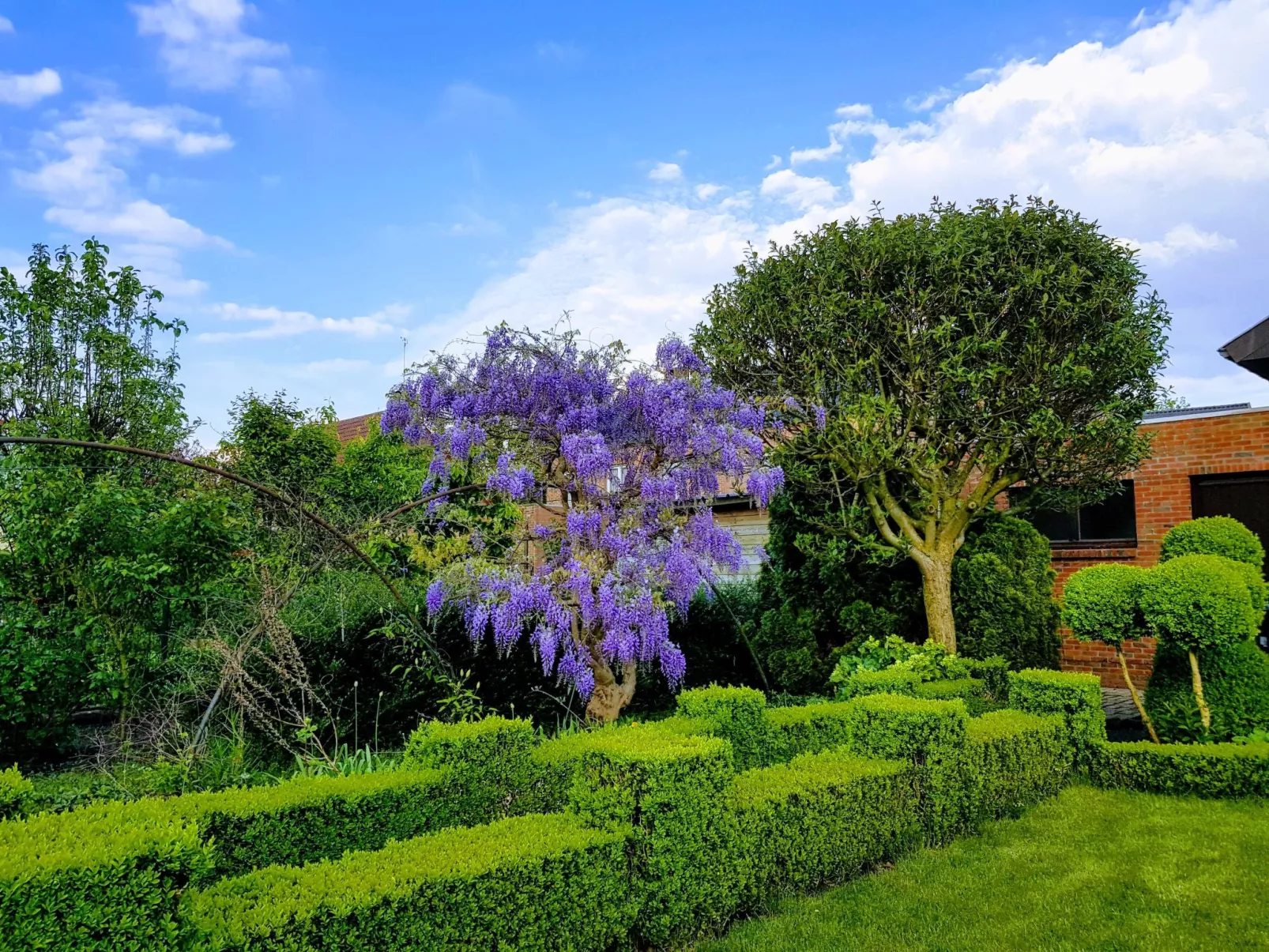 Gemütliches Haus mit eingezäuntem Garten-Outside