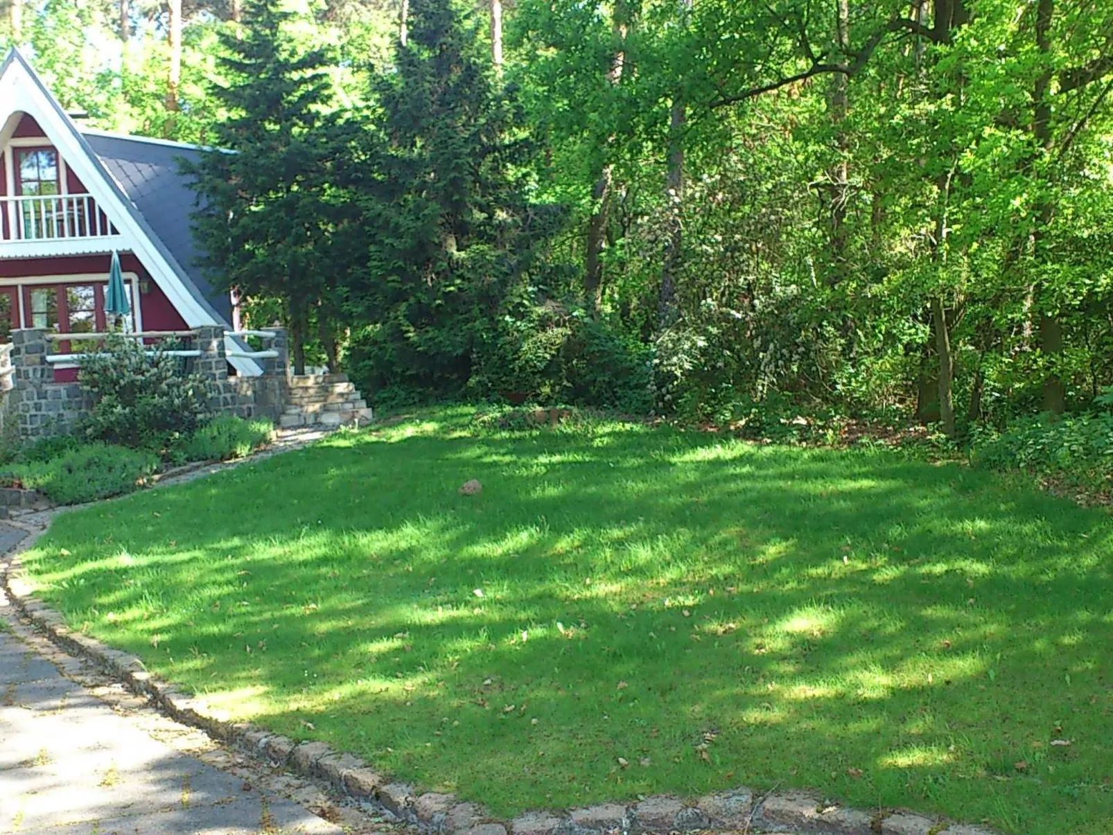 In ruhiger Lage am Waldrand mit Terrasse und großem Grundstück-Draußen