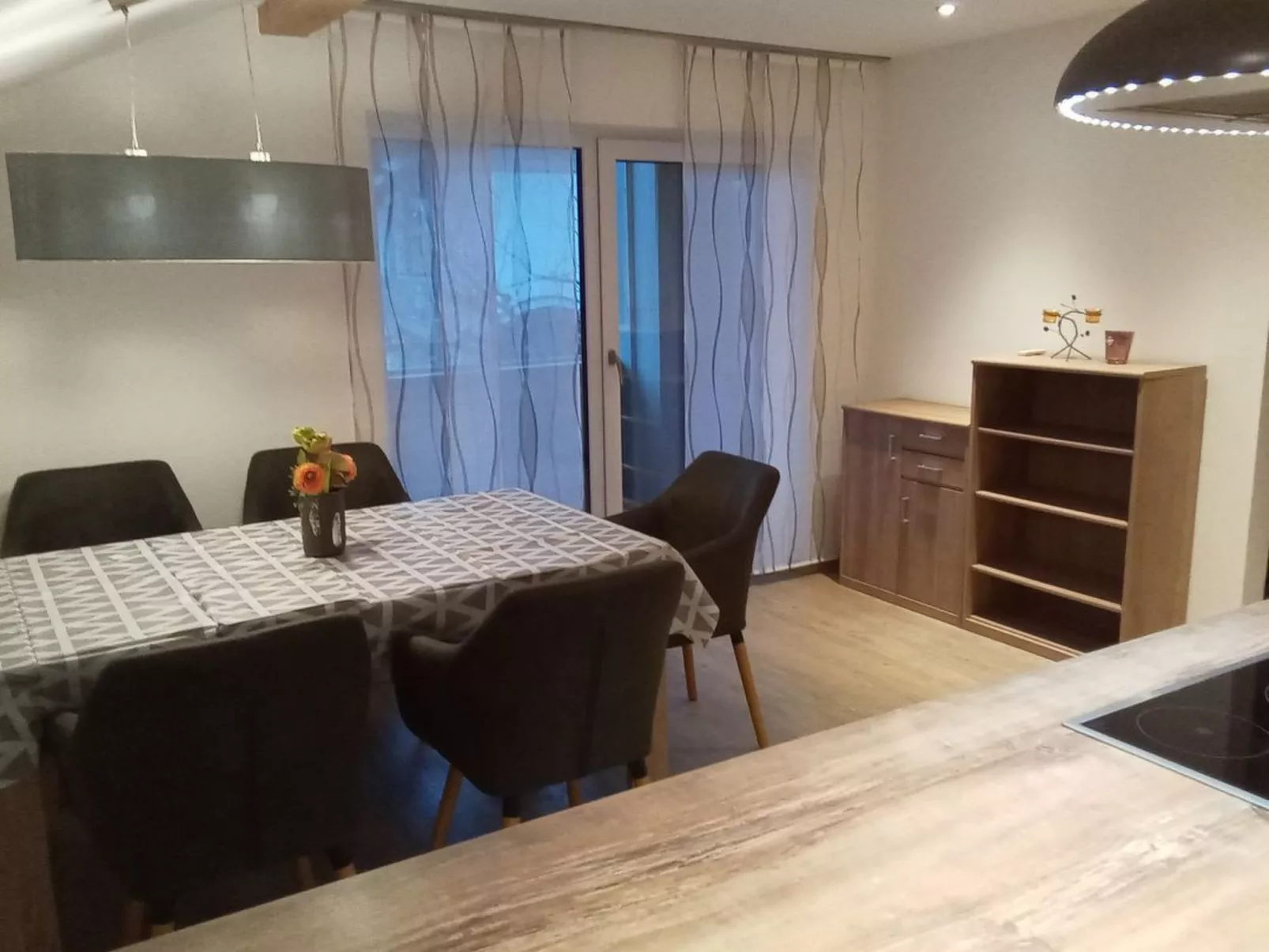 Exclusive Ferienwohnung mit Balkon-Dedans