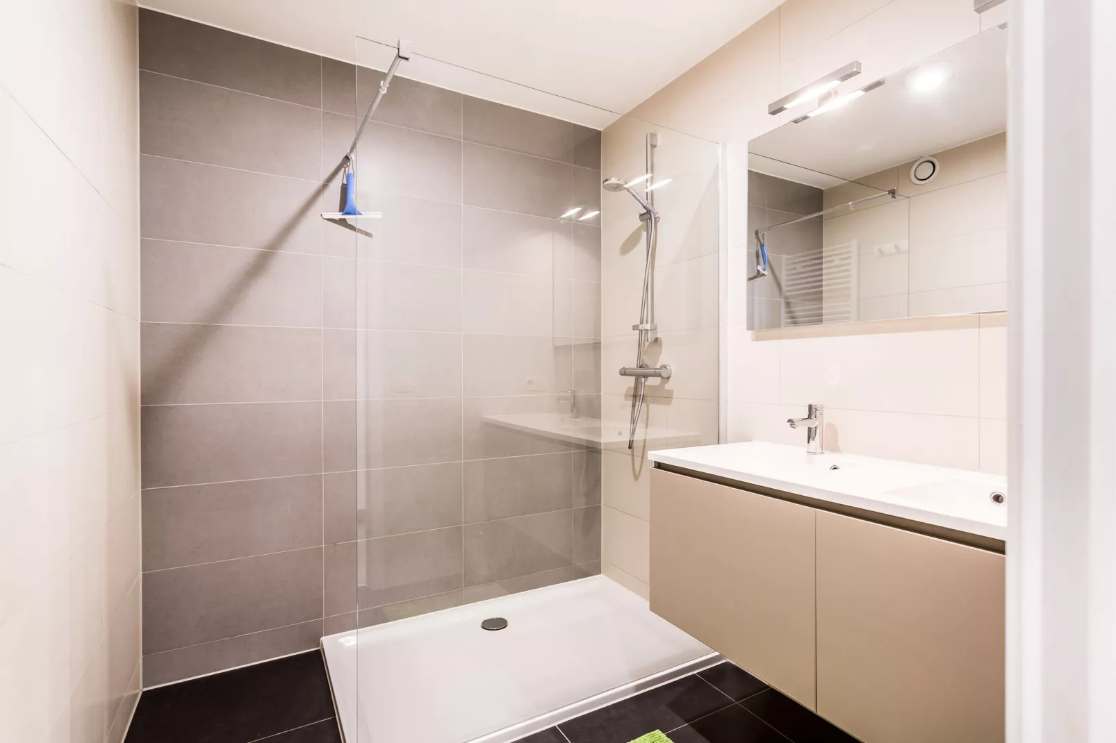 Amatus 303G30-Bathroom