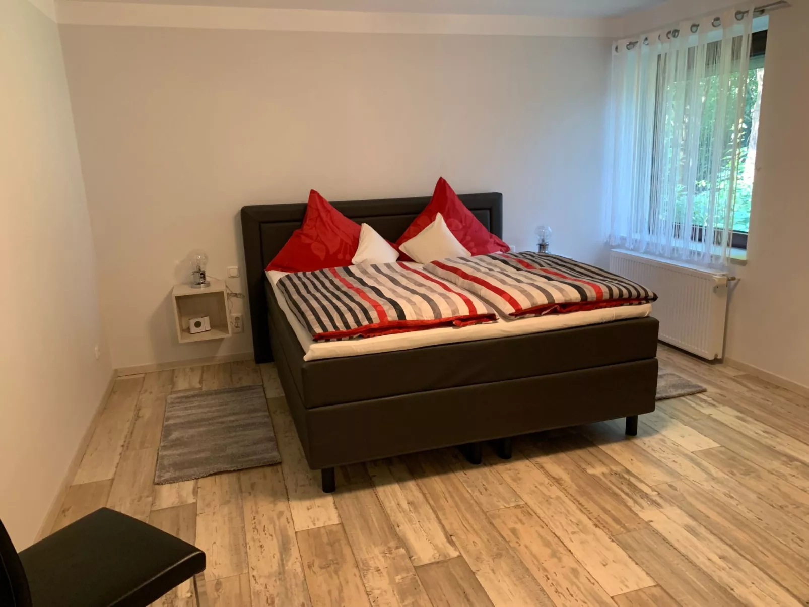 Elbe-Ferienwohnung mit Terrasse nah am Zentrum-Drinnen