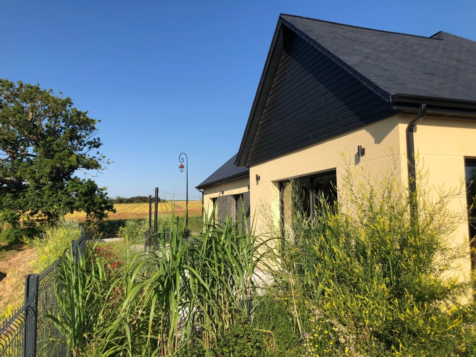 L Atelier Veulais-Outside