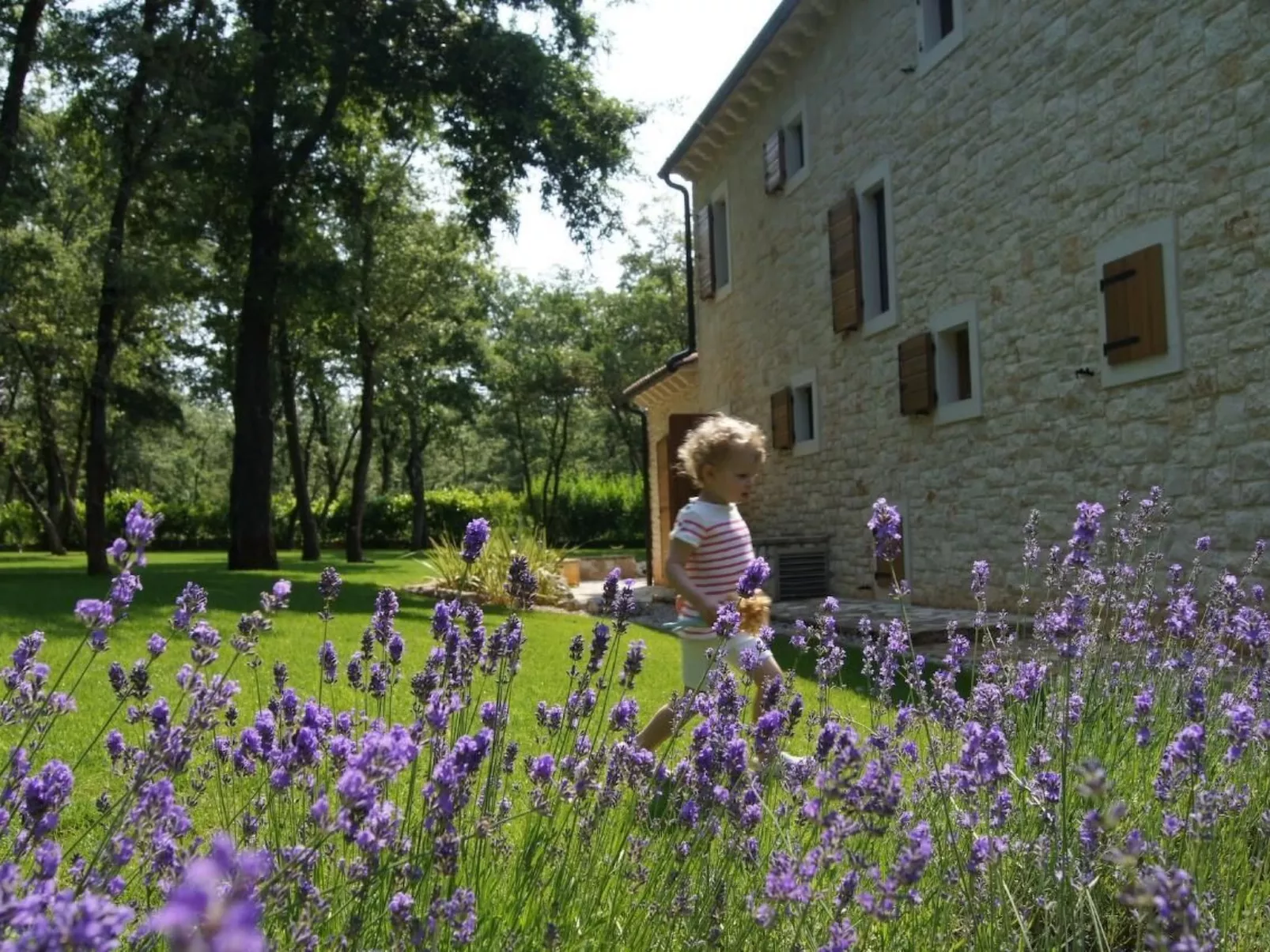 In Karigador mit Terrasse, Whirlpool und Garten-Dehors