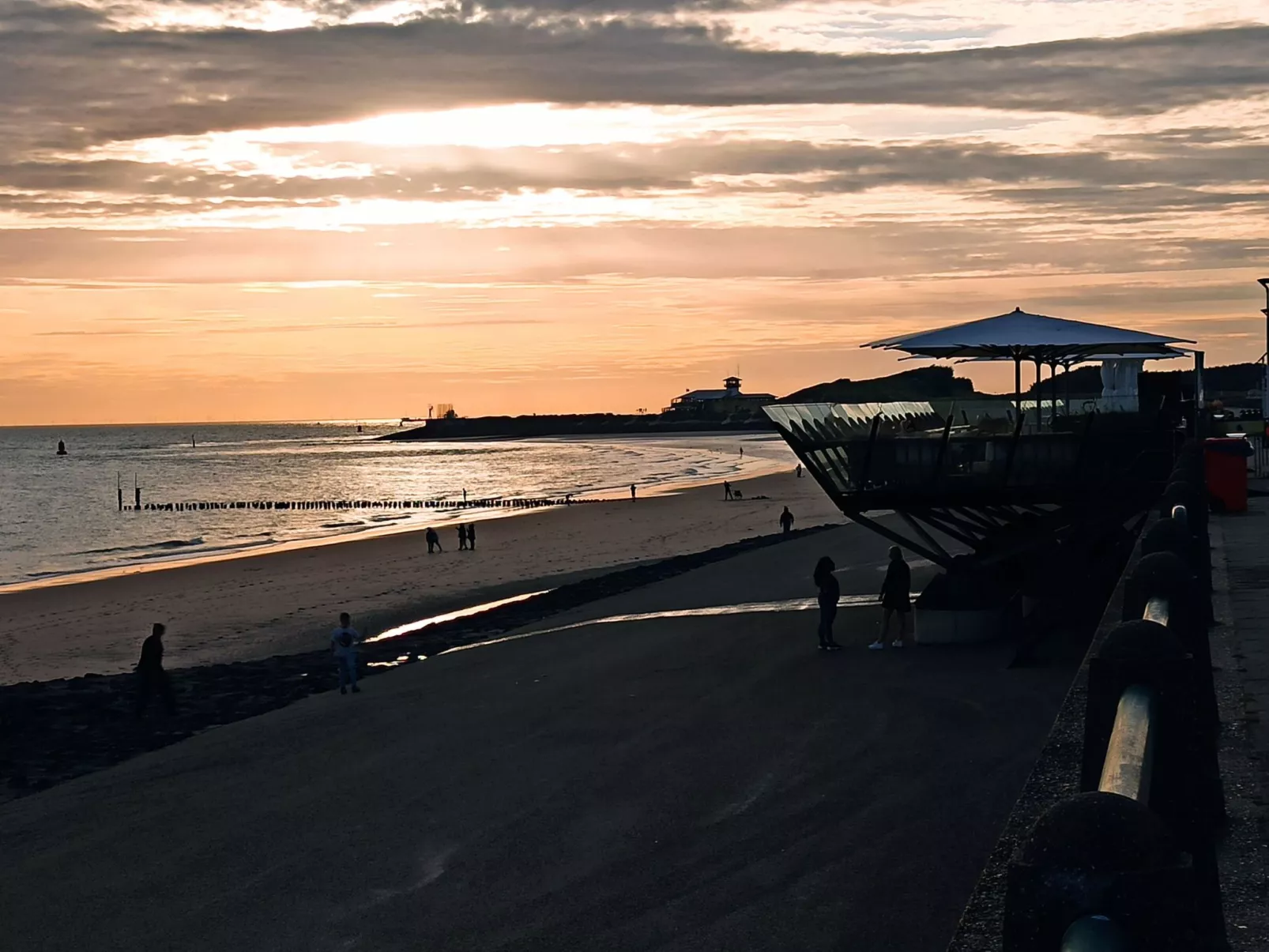 Appartement "Frühstück bei Carins"-Outside