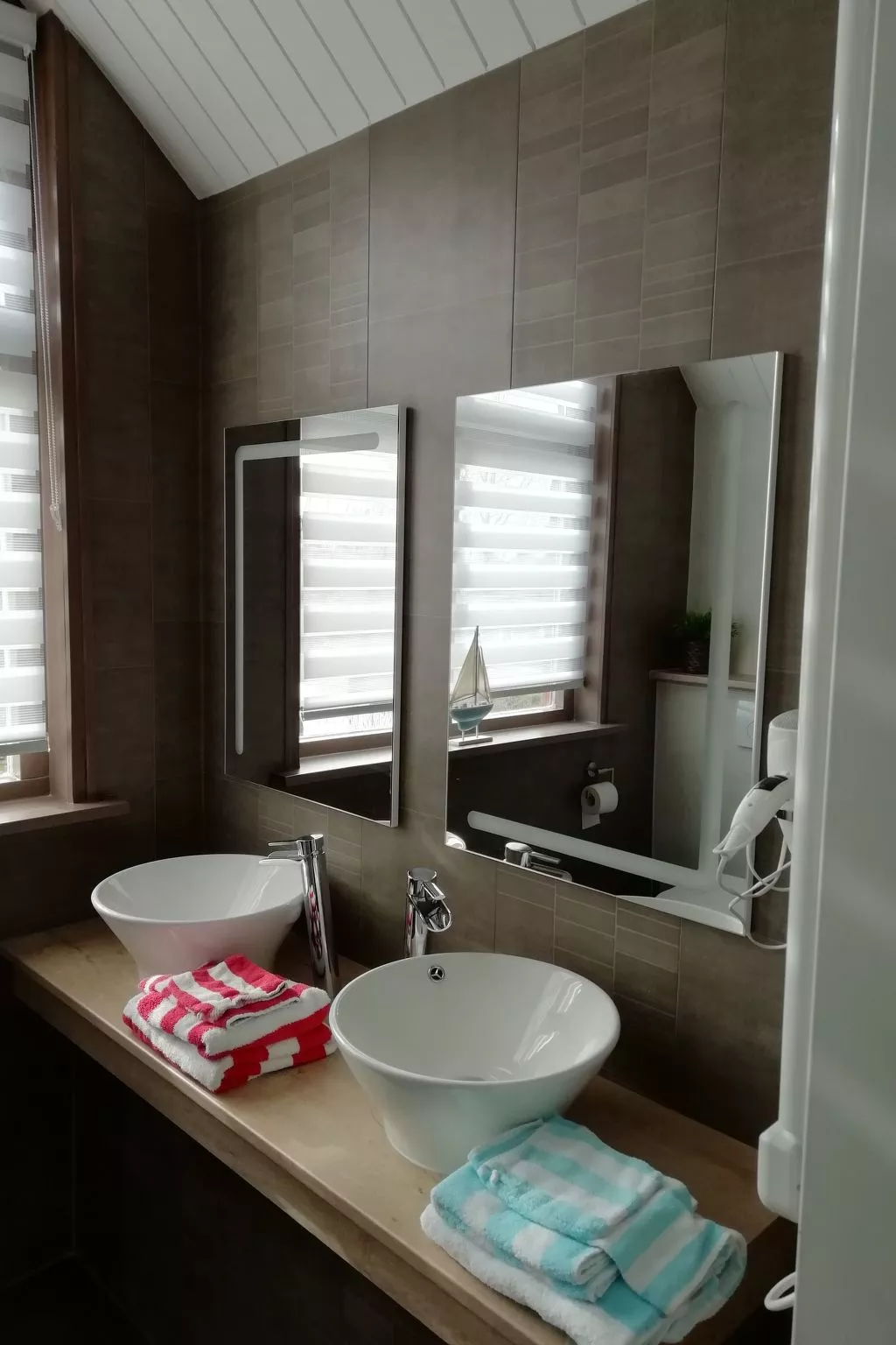 Einmalige, ruhige Ferienvilla im Grünen-Dedans