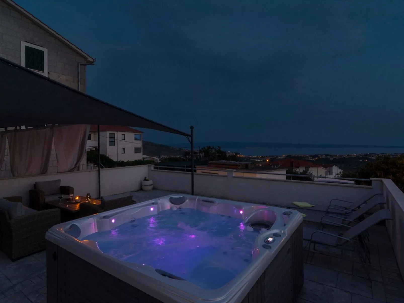 Villa "Roko" mit Whirlpool-Draußen