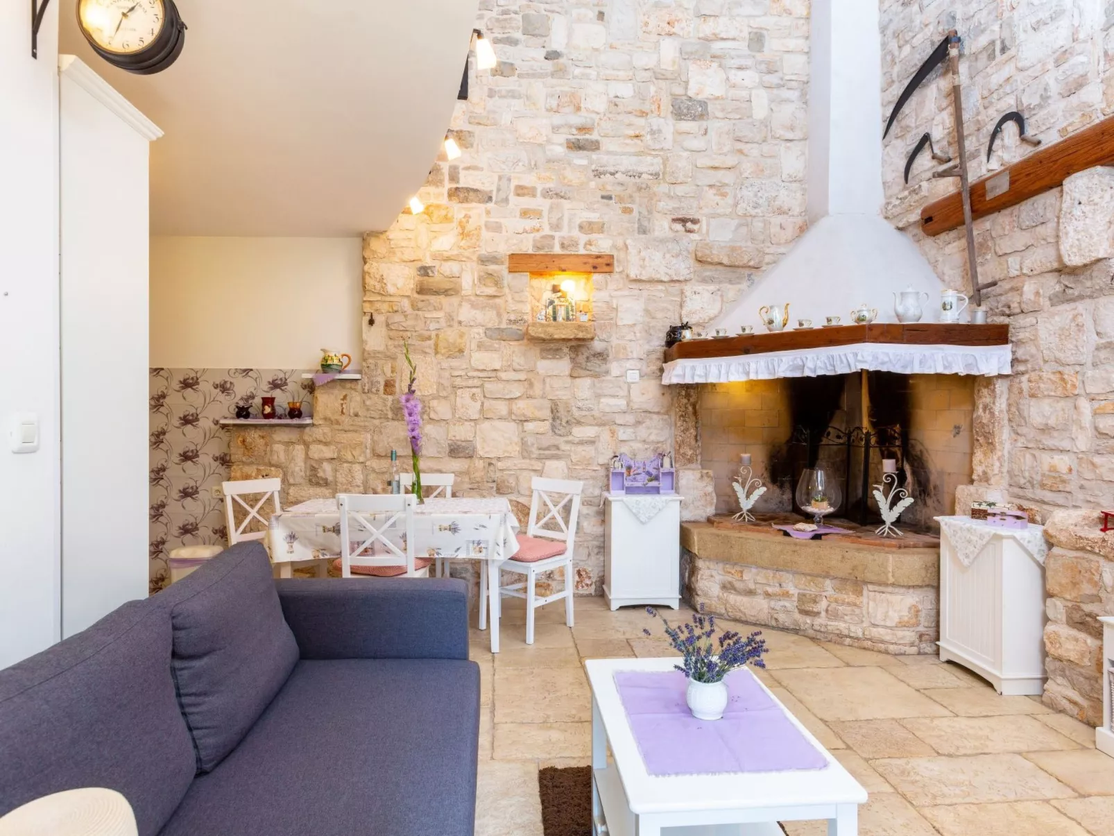 "Lilo Lavender" mit Whirlpool-Inside