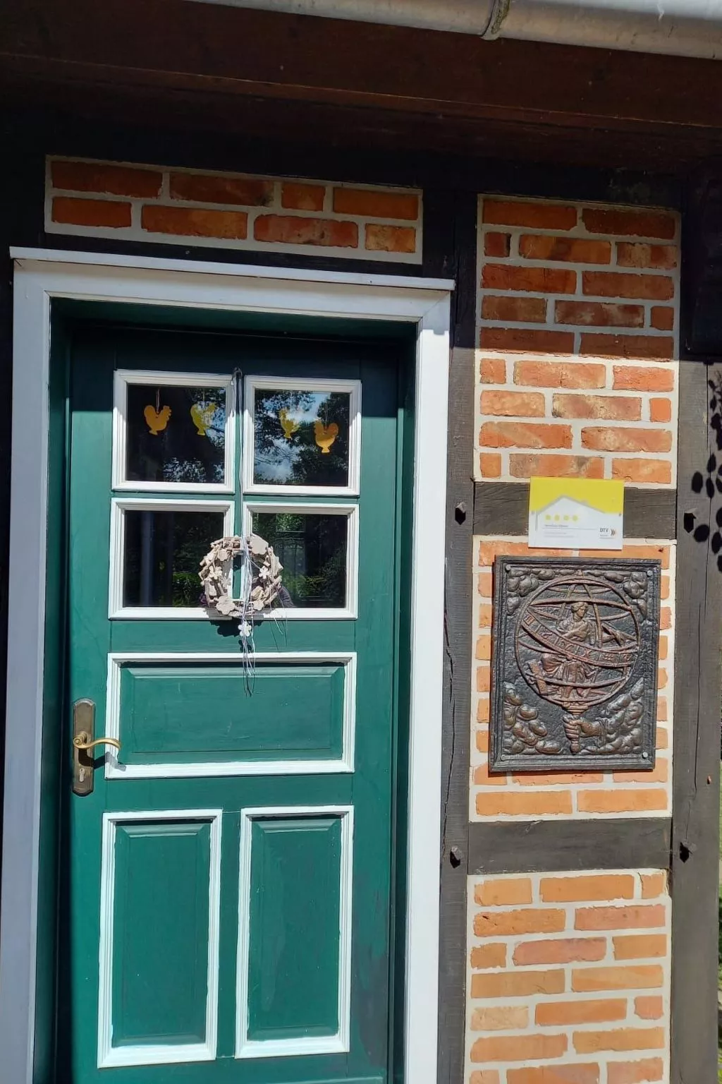 Haus Elbrose inmitten von Rosen mit Elbdeichzugang-Dehors