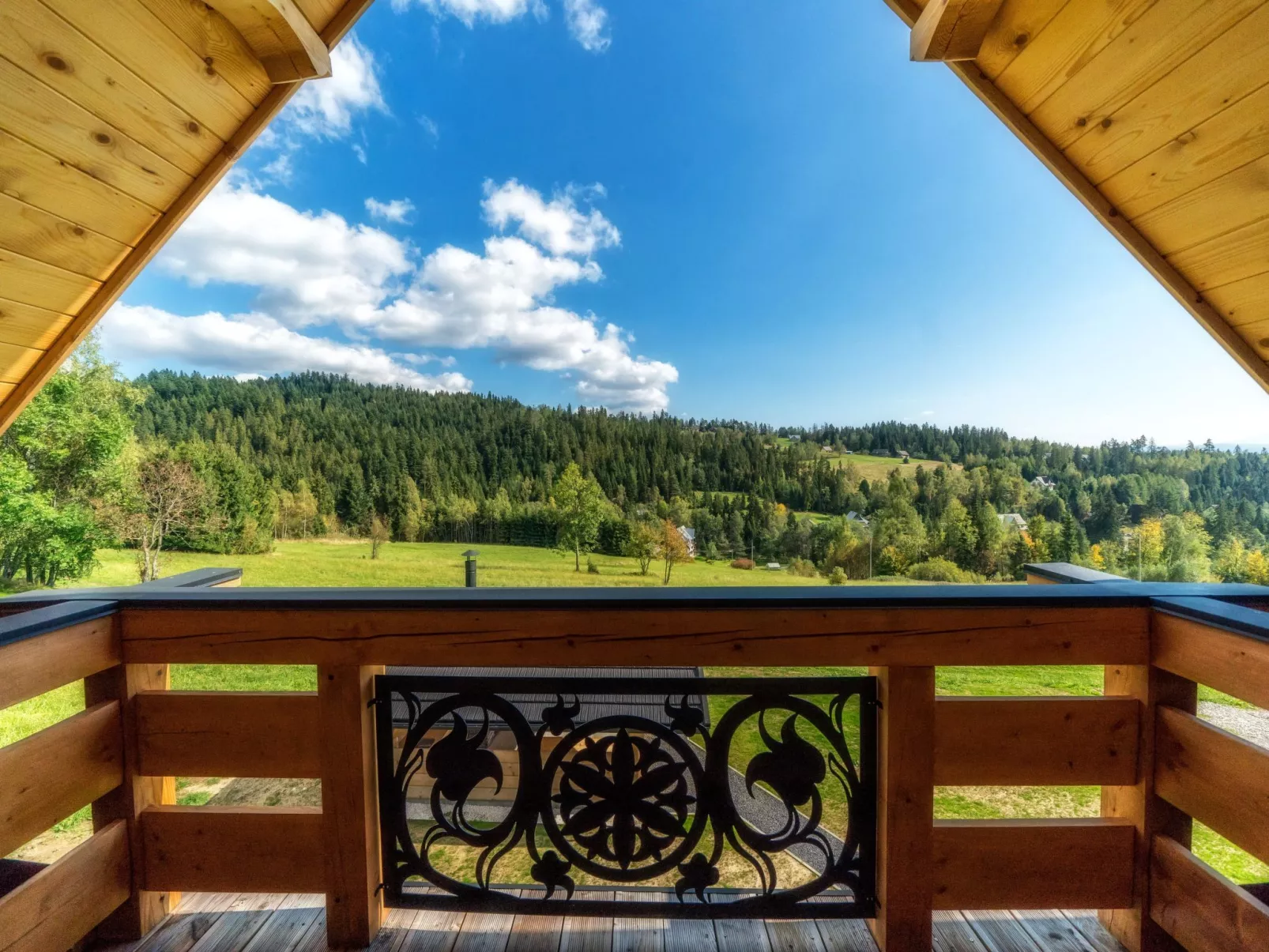 Mit Entspannung im Jacuzzi-Draußen
