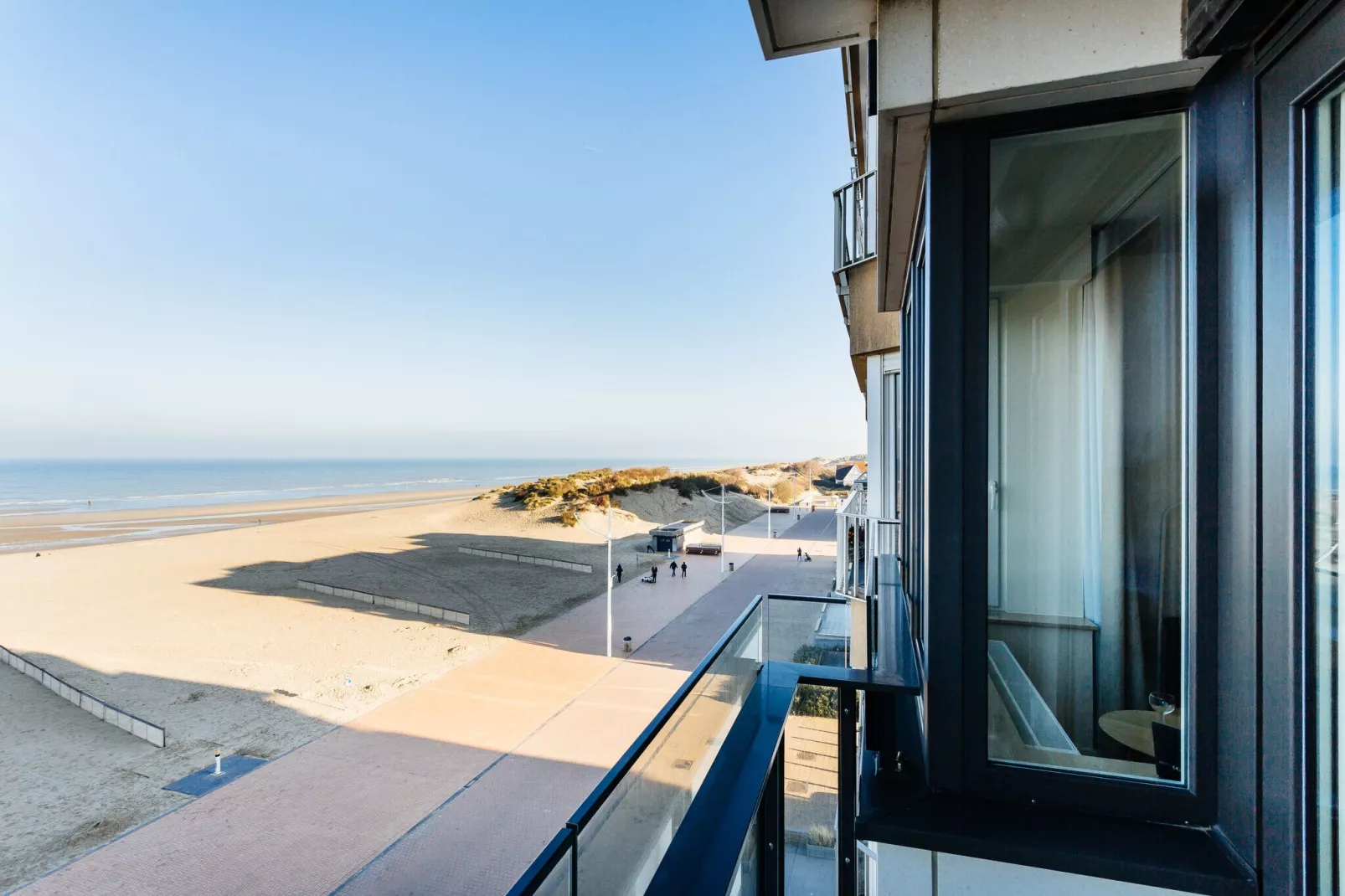Winoc 402-Terrace balcony