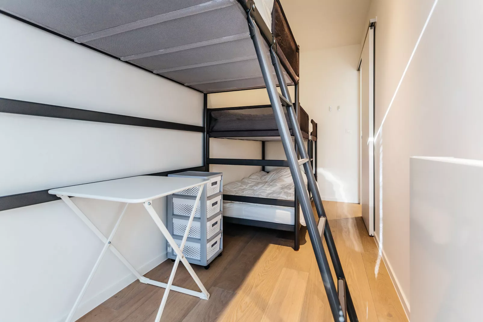 Winoc 402-Bedroom