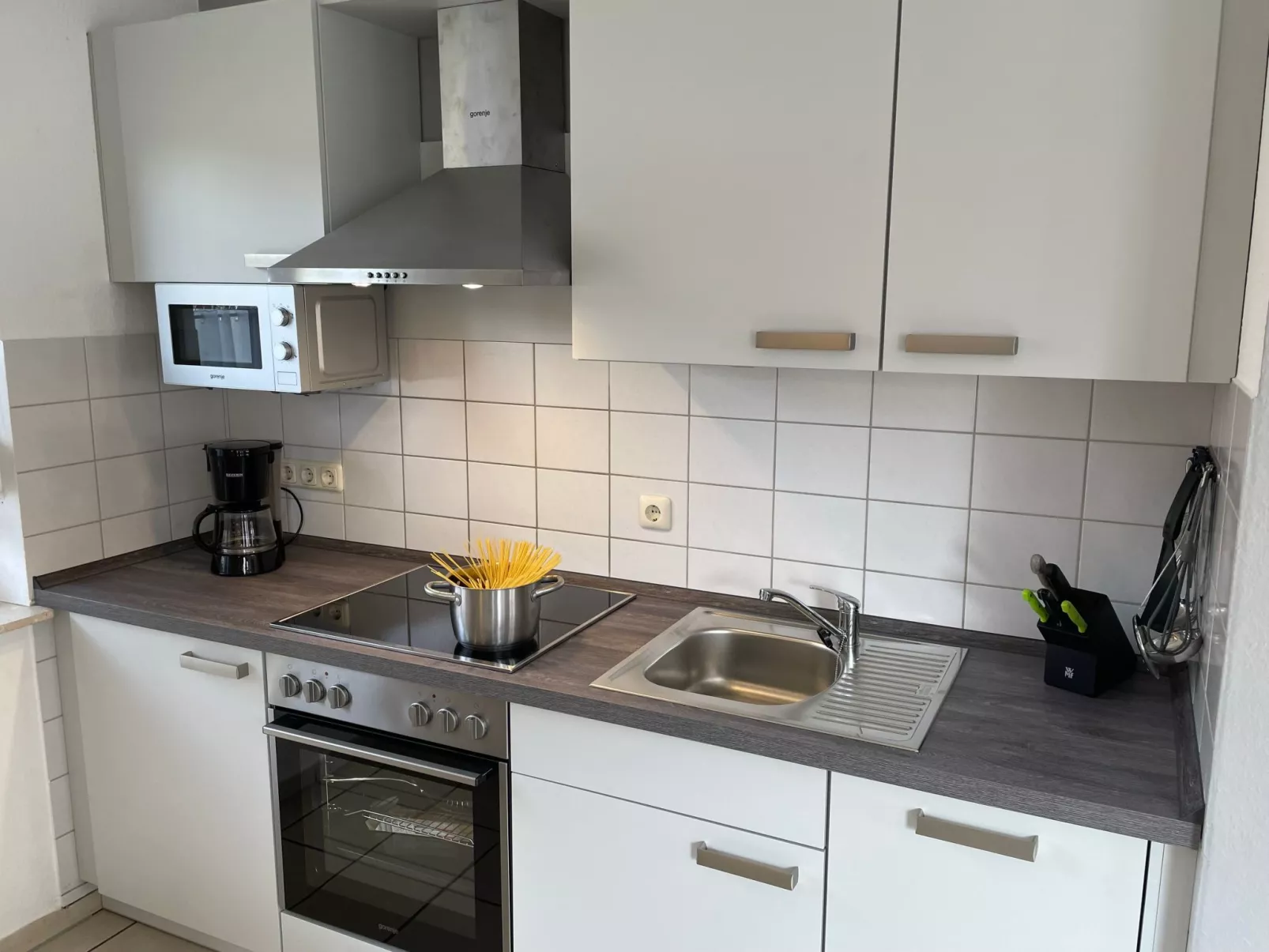 Sonnige Ferienwohnung mit großem Garten-Drinnen