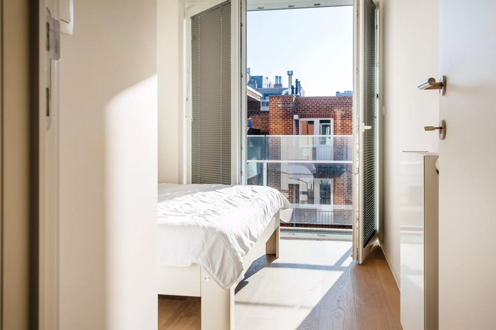 Winoc 402-Bedroom