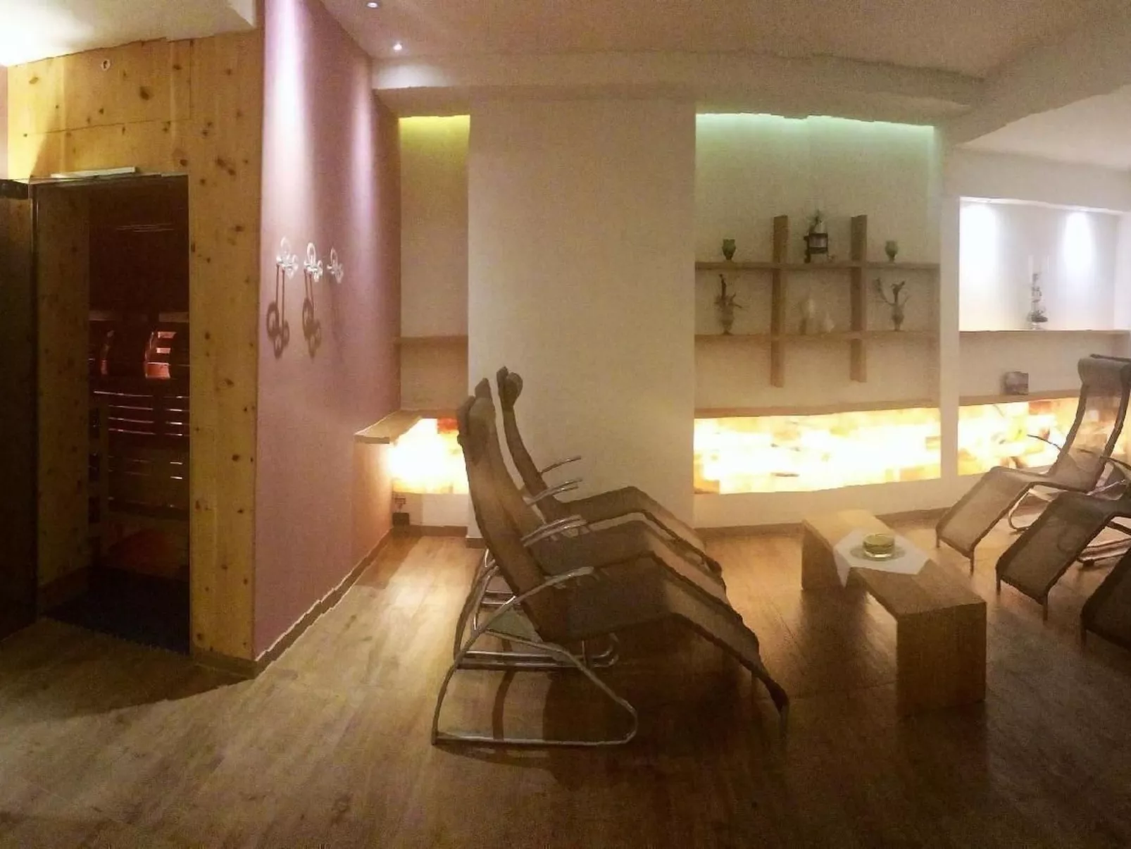 Thermen Apartment-Inside