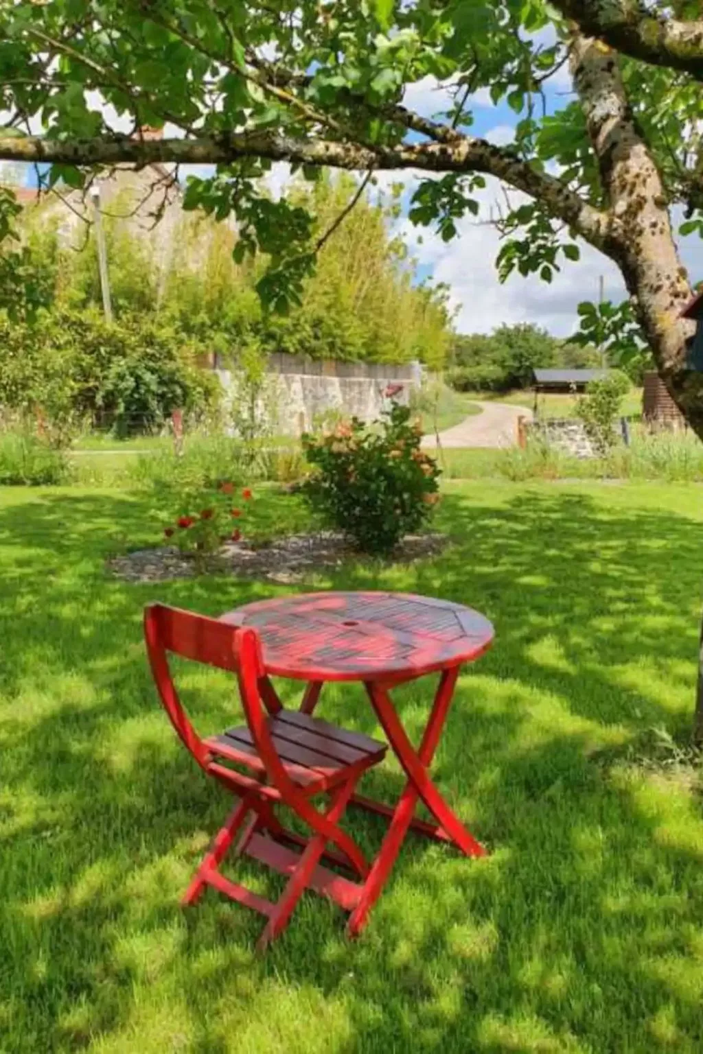 Landhaus mit eingezäuntem Garten-Draußen