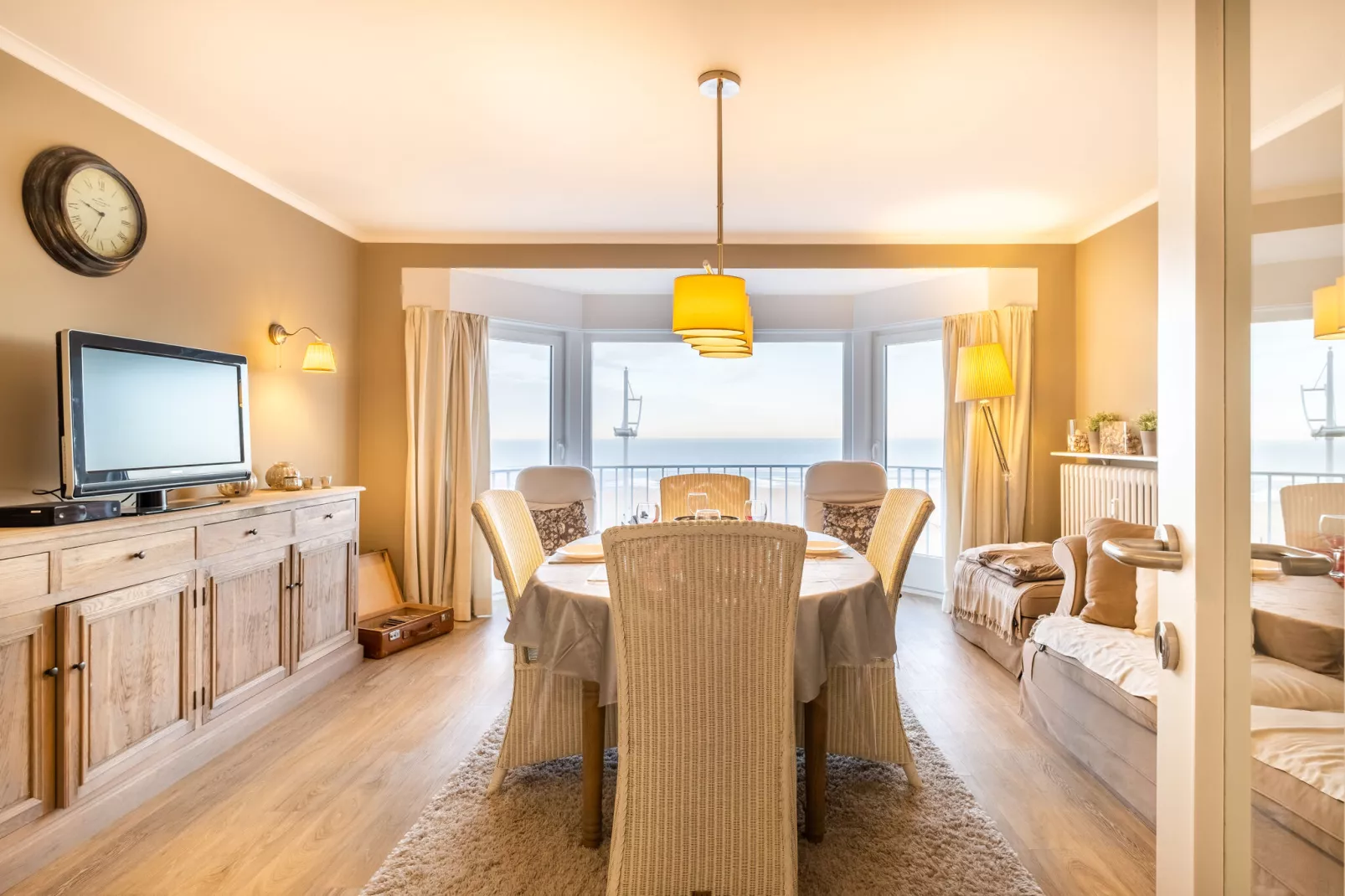 Les Vagues 201G20-Dining room