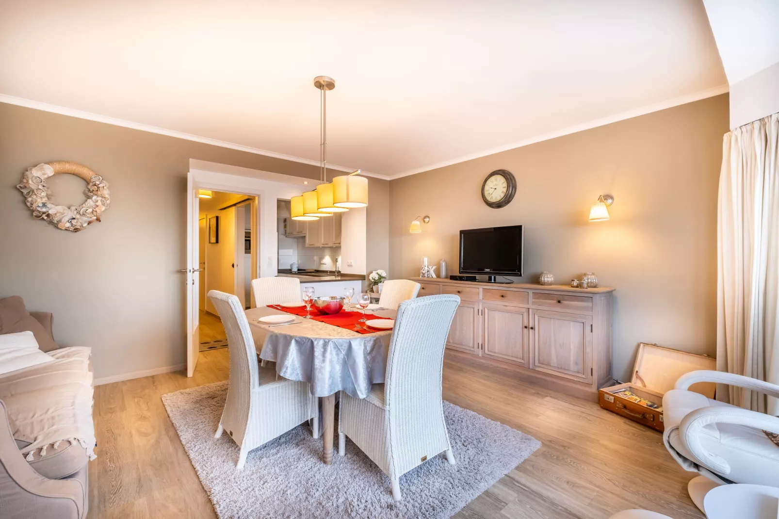 Les Vagues 201G20-Dining room