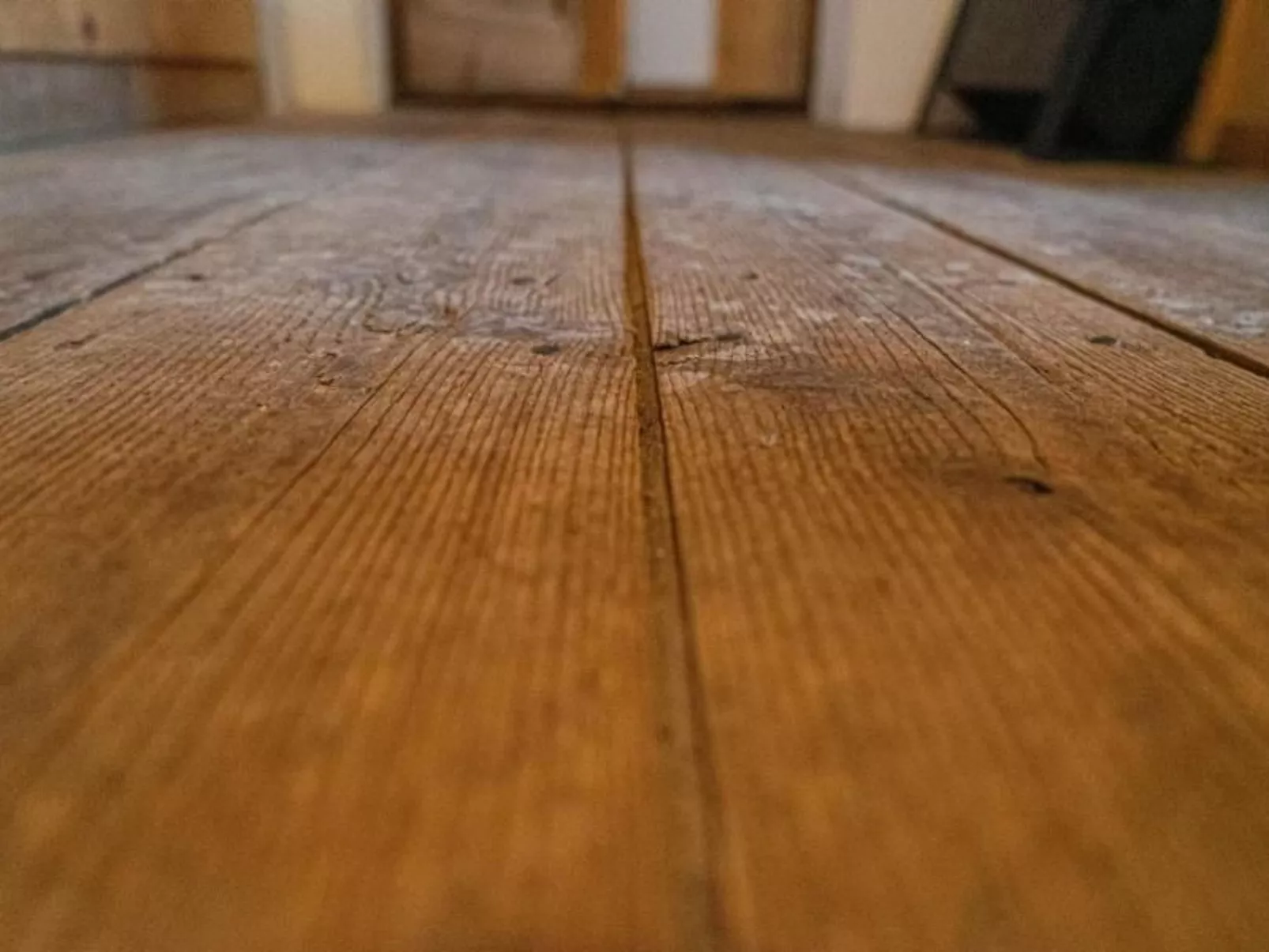 Maiensäss 5.5 Zi. freistehend und romantisch-Drinnen