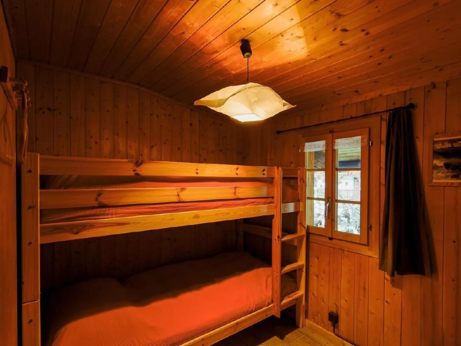 "Base Camp Evolène"-Image-tags.info