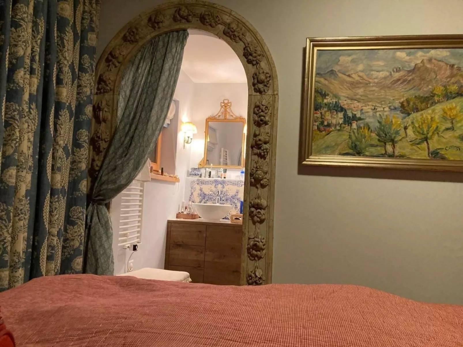 Hus Tschuetta-Image-tags.info