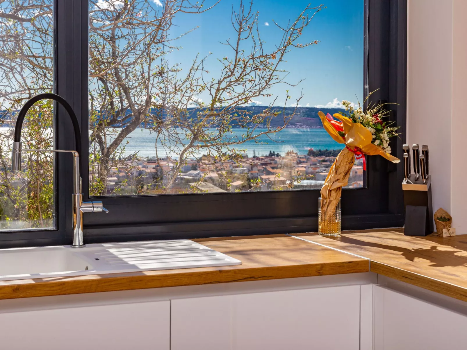 Haus für 9 Personen und 1 Kind in Kastel Luksic-Draußen