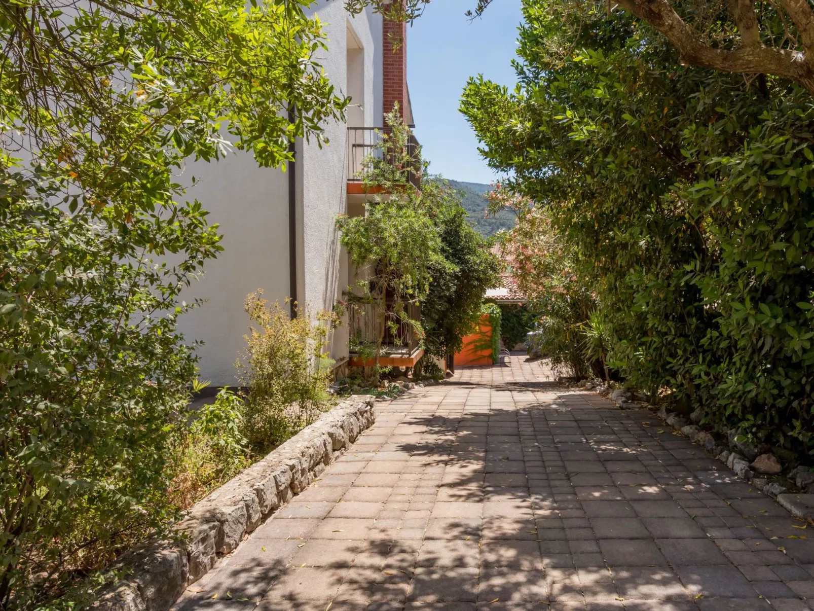 Komplex Oliva mit Pool und großem Garten-Image-tags.info