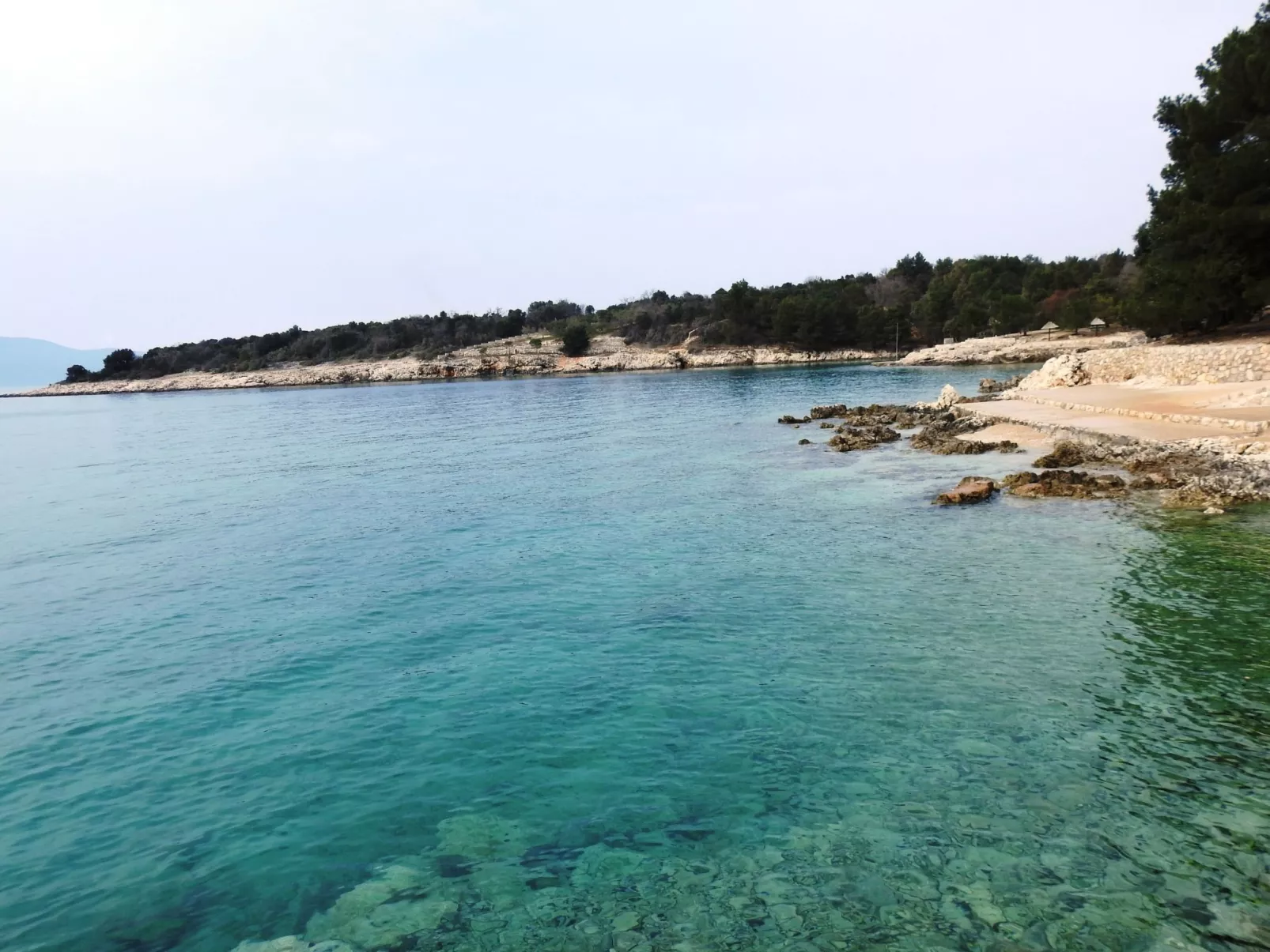 Gemütliches Ferienhaus in Pinezići mit großer Terrasse-Dehors