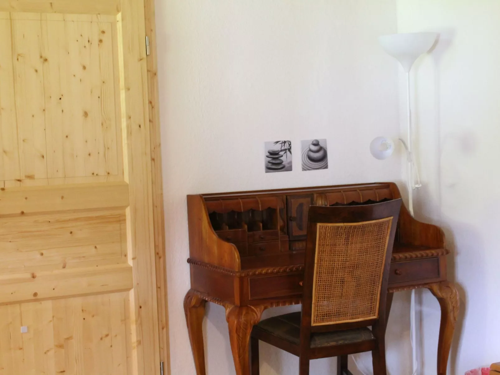 Mit Kaminofen, Fitnessraum und Sauna-Drinnen