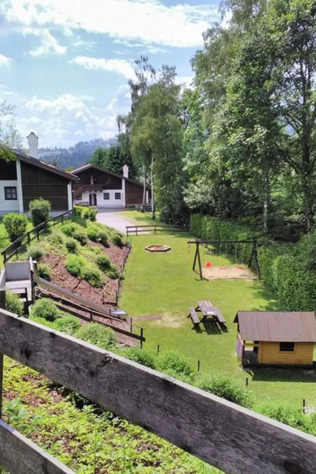 Wohnung mit möblierter Terrasse und Waldblick-Outside