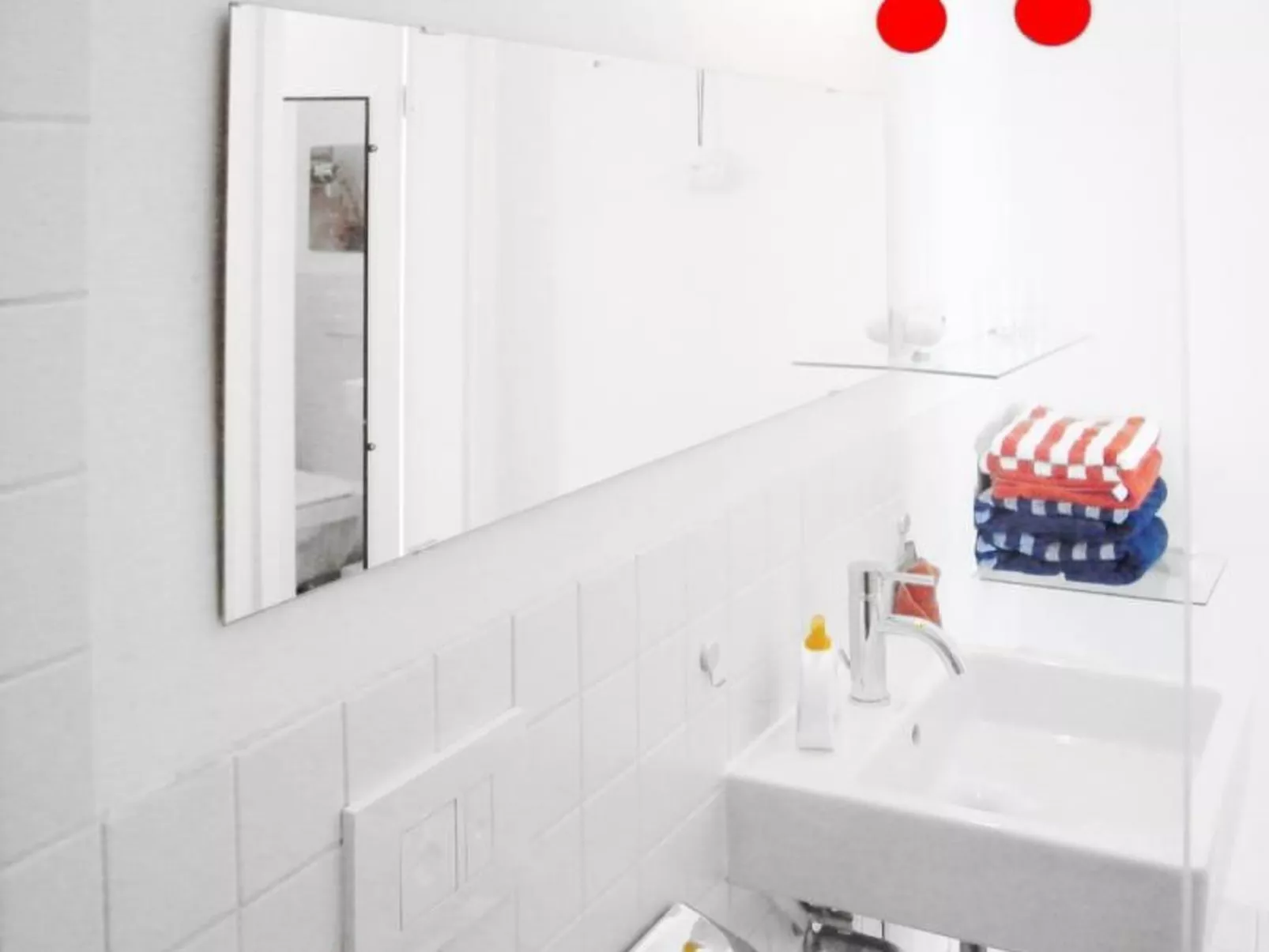 Zentrale Wohnung mit Klavier, Kunst und Design-Drinnen