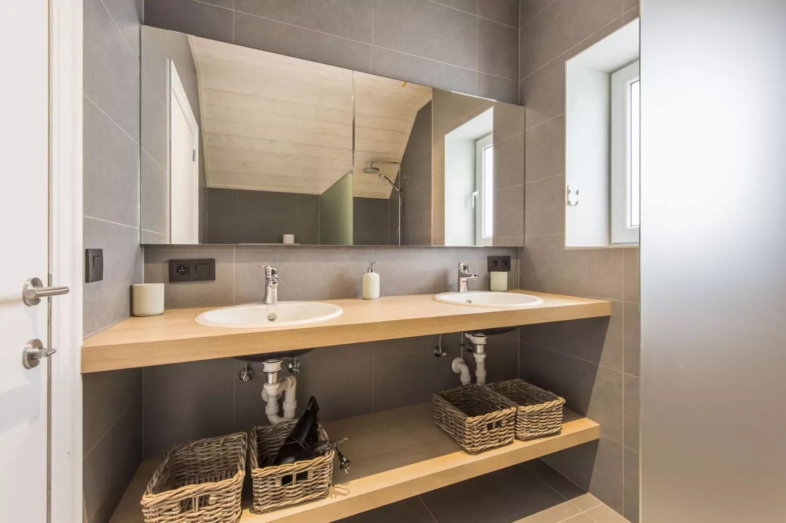 Koetje Boe-Bathroom