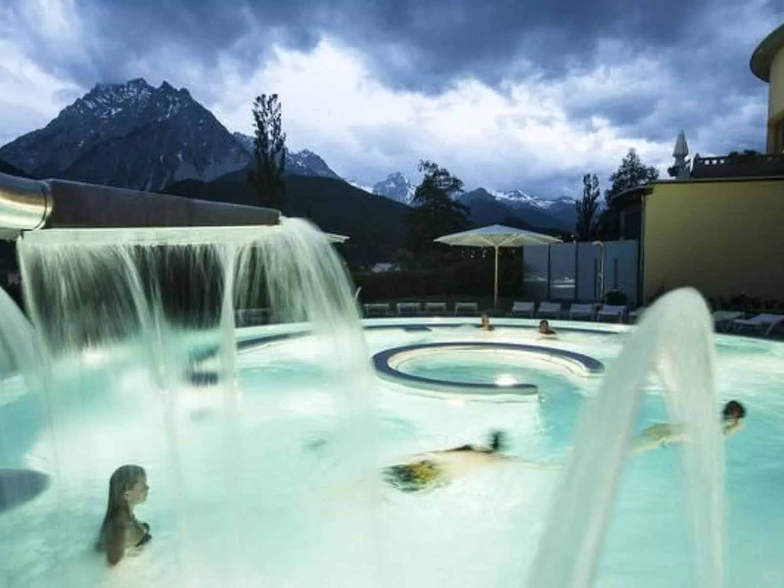 Alte typische Engadinermühle-Draußen