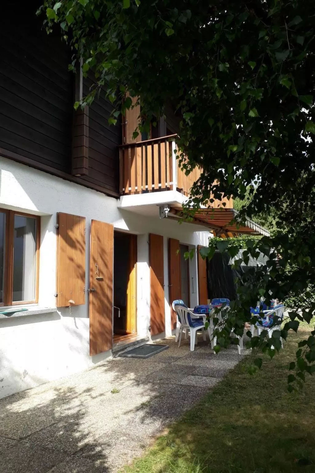 Chalet Paprika-Outside