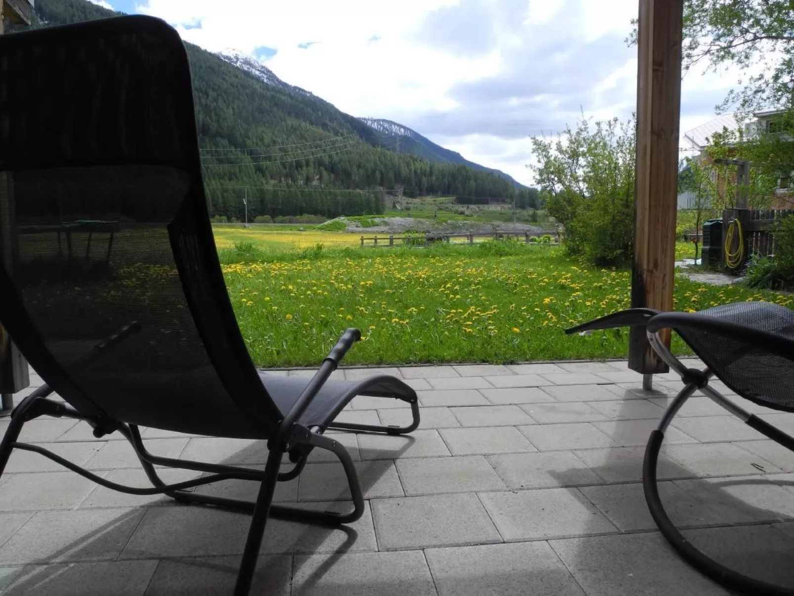 Gemütliche Ferienwohnung im Grünen-Draußen