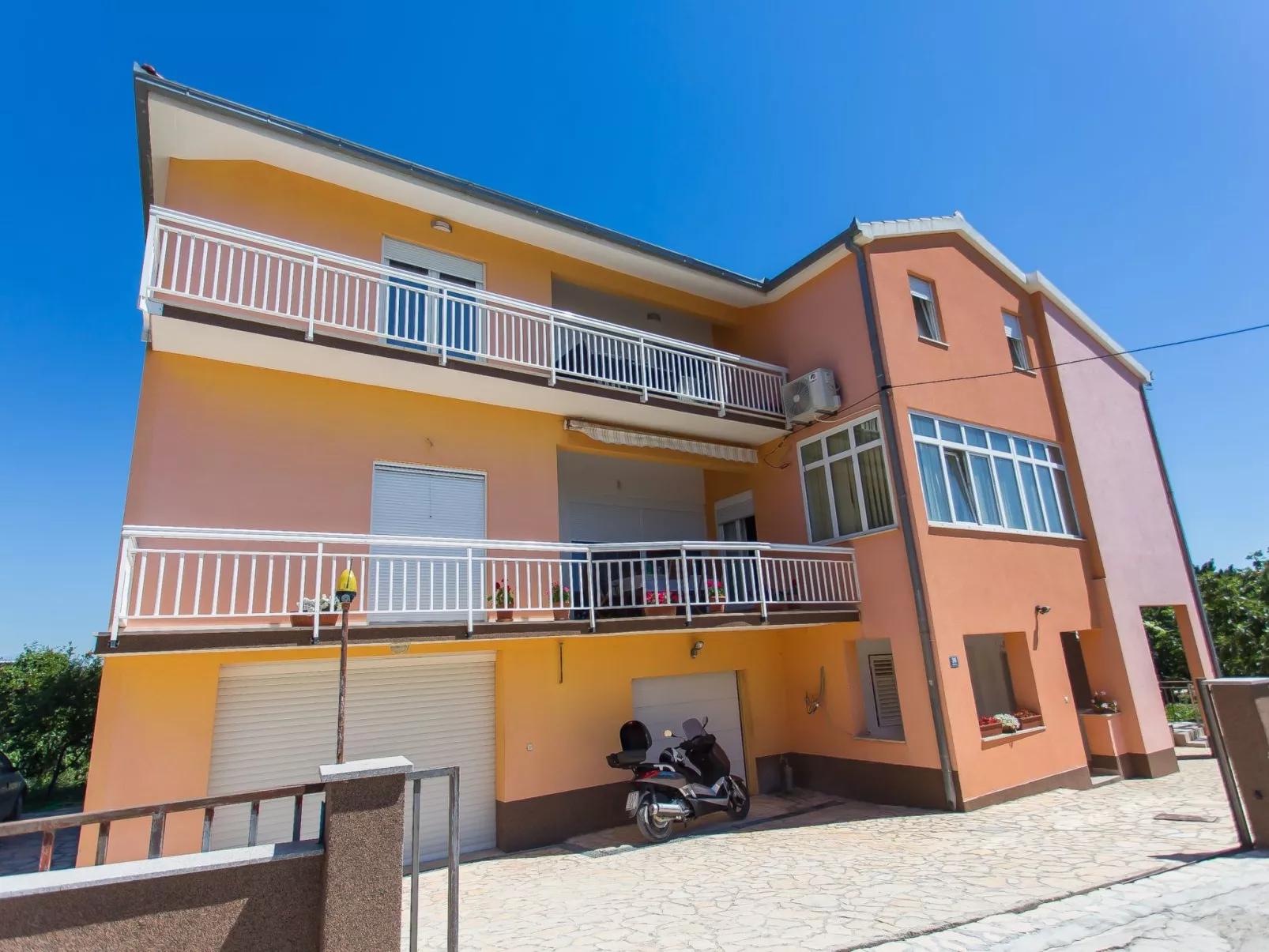 Moderne Meerblick ap.1 mit Pool und Terrasse bbq in der Nähe von Split Trogir-Outside