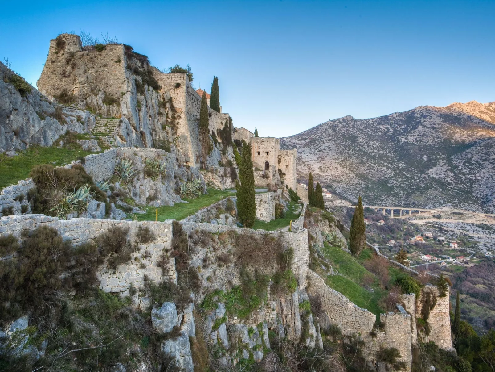 In Dugopolje mit Beheiztem Pool-Outside