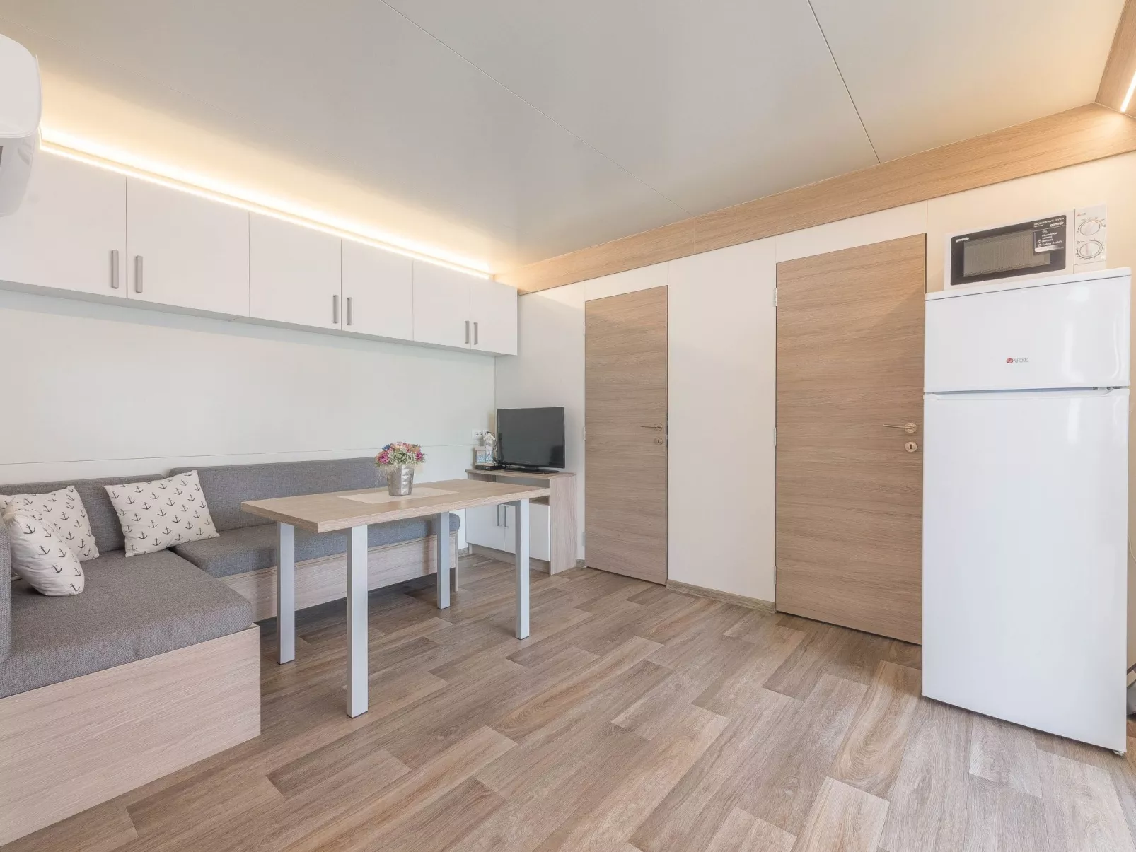 MH Summer Home-Drinnen