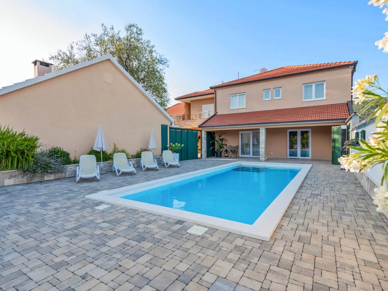 Ferienvilla "Nautica" mit Bergblick-Outside