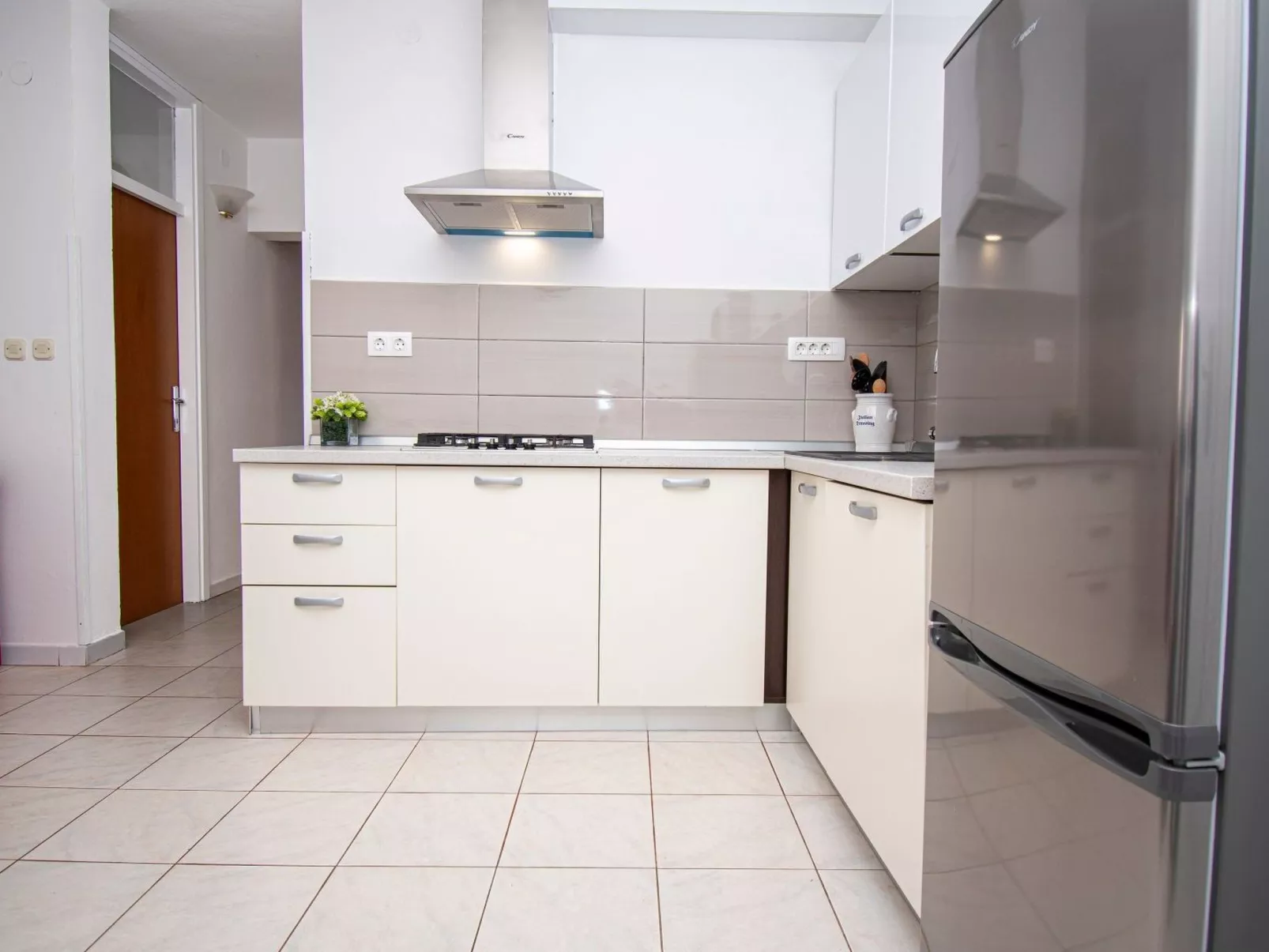 Ruhig und gemütlich 2BR Wohnung in der Nähe des Strandes-Drinnen