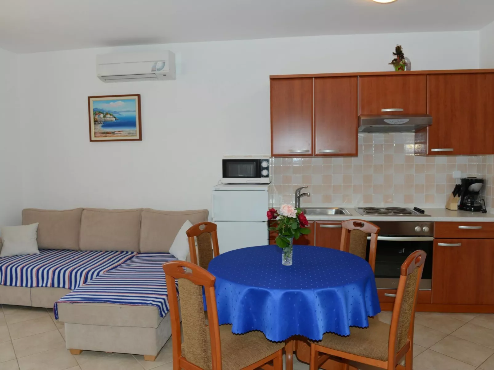 "Villa Pinta" mit Blick auf das Wasser-Drinnen