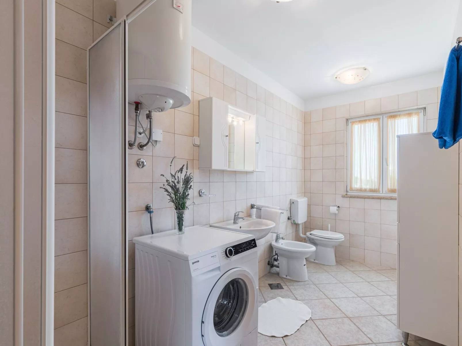 Pinta mit großem Garten-Drinnen