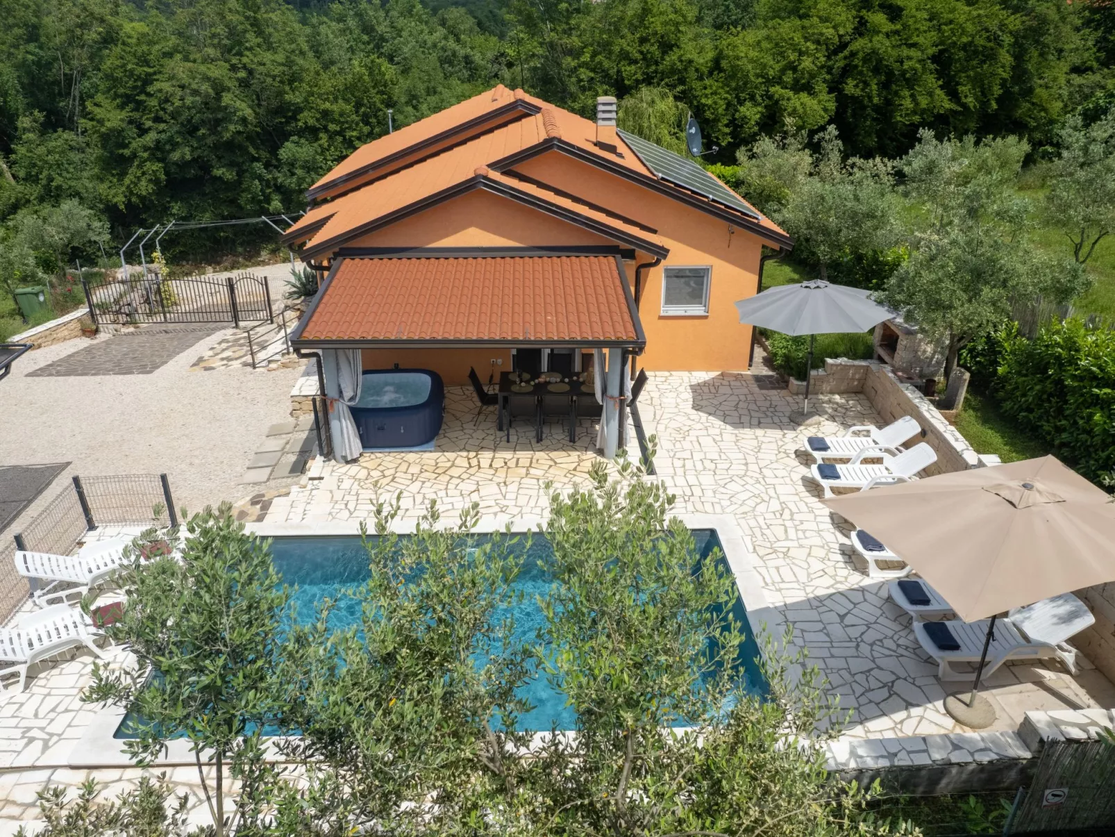 Villa Pendolina mit privatem Pool und Jacuzzi-Draußen