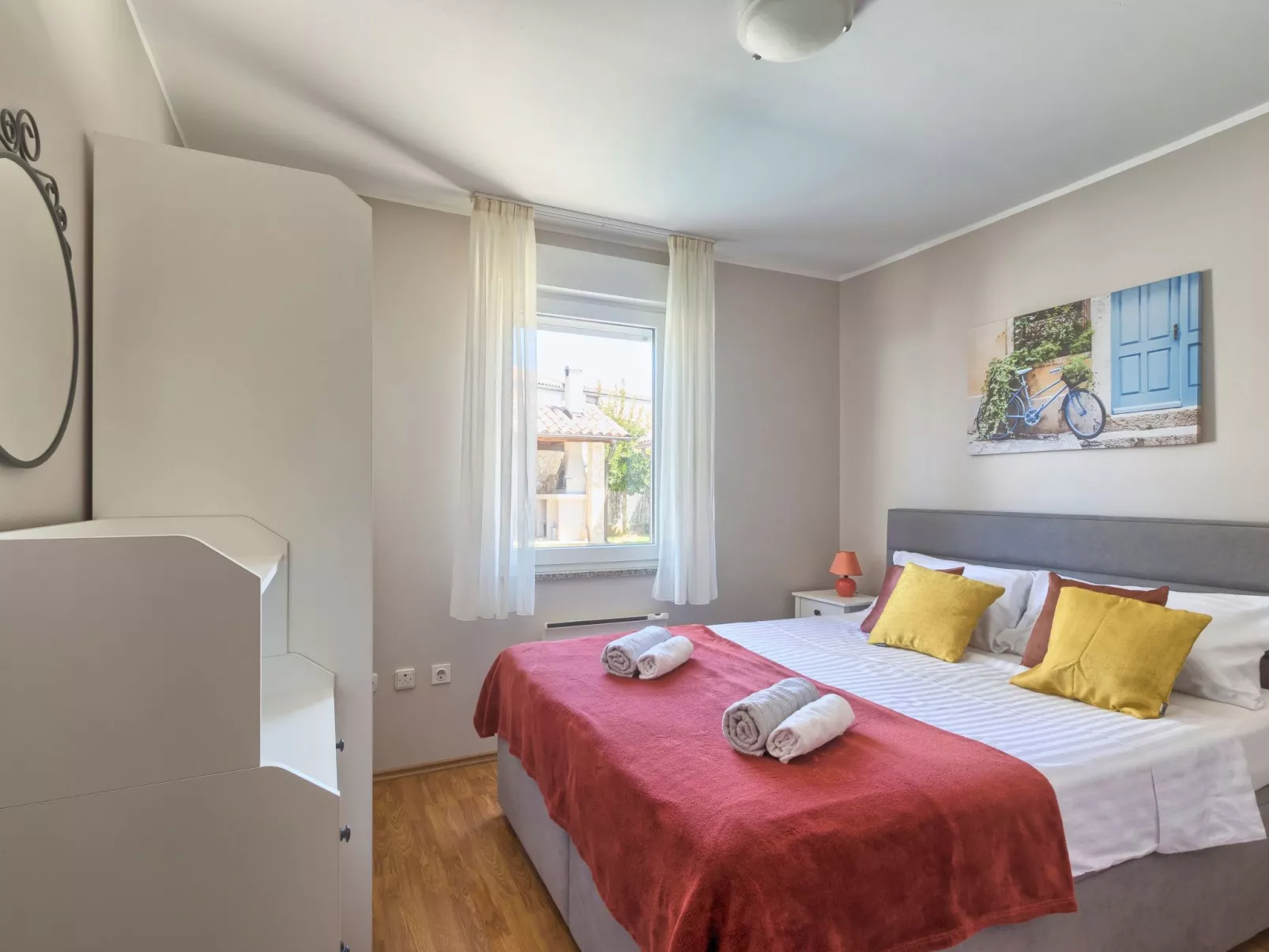 Haus Daniela mit überdachter Terrasse und Pool-Drinnen