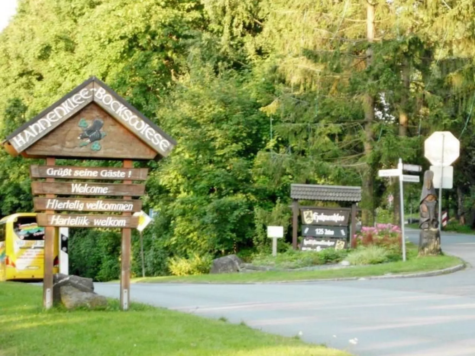 Premium-Ferienwohnung mit Balkon und Bergblick-Outside