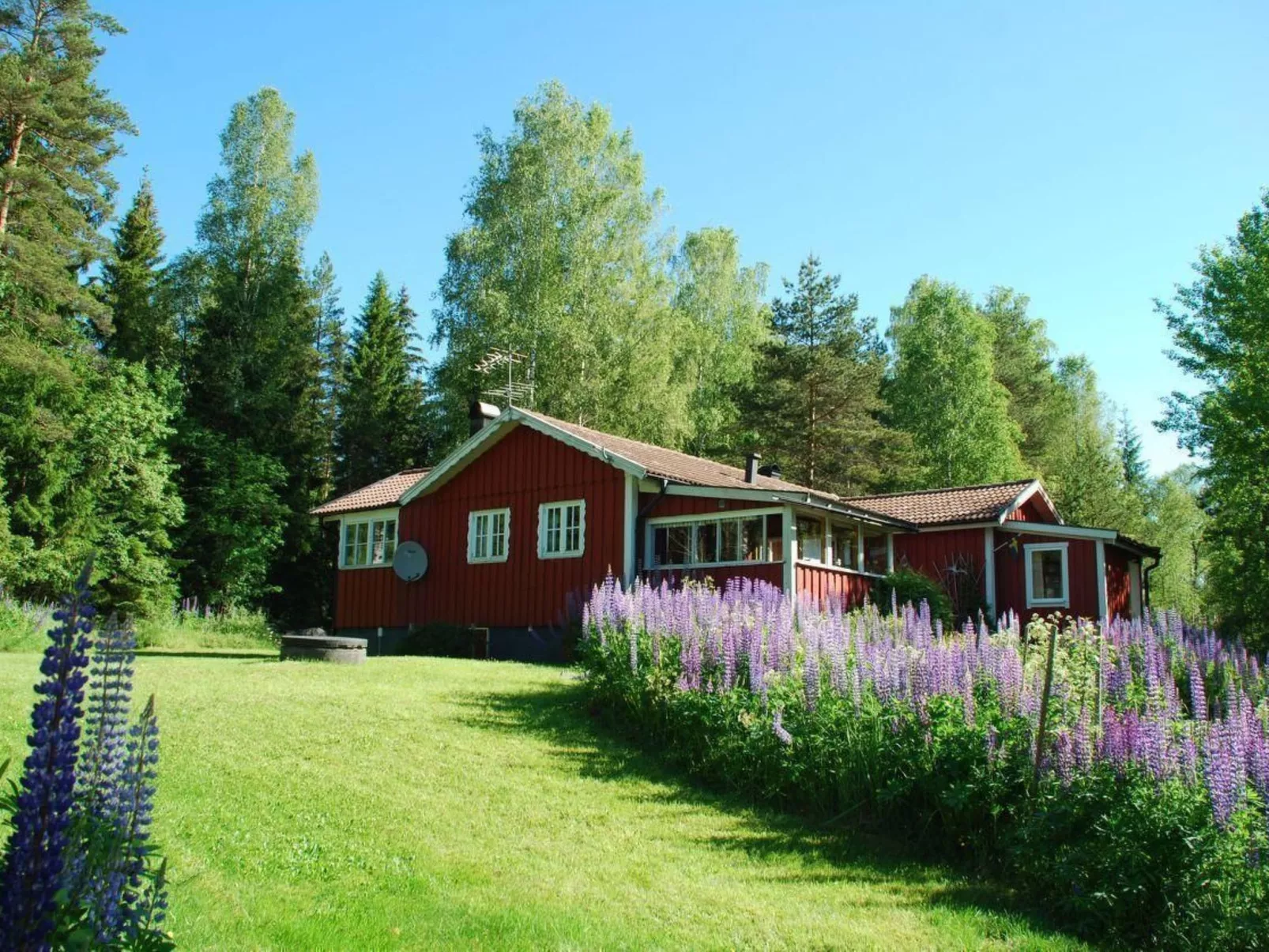 Idyllisch gelegenes, ebenerdiges Haus mit Terrasse-Dehors