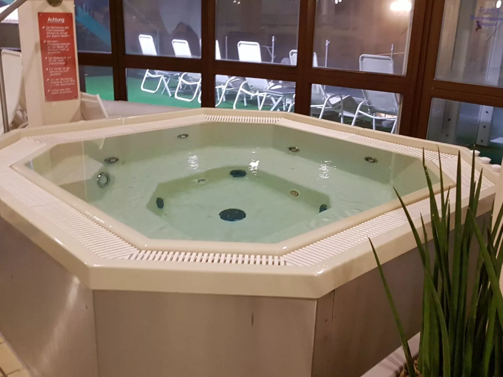 Mit Gemeinschaftspool und Terrasse-Inside