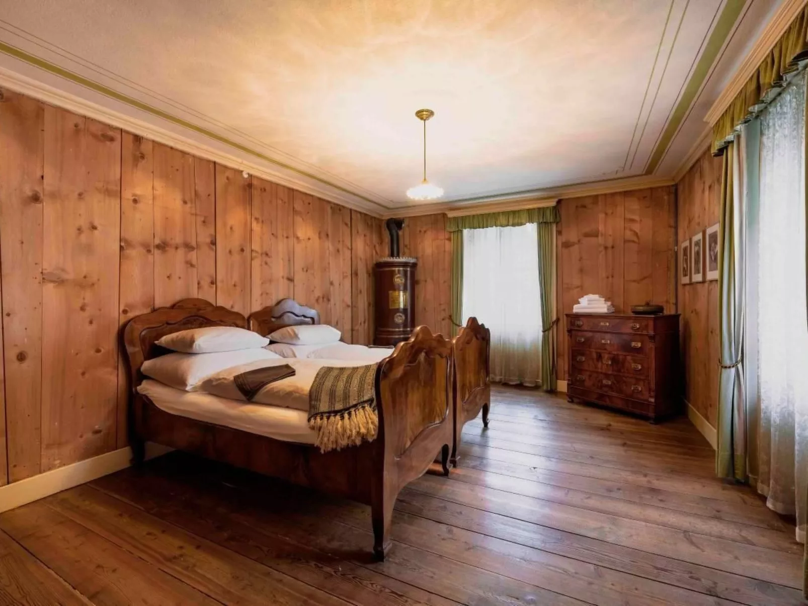 Bündner Zuckerbäckerpalazzo unter Denkmalschutz-Drinnen